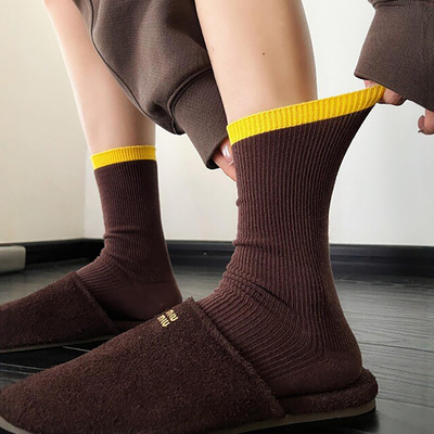 是复古的感觉呀！巨舒服撞色中筒袜~超绝配色韩味十足~袜子女秋冬