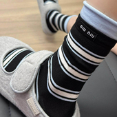 这miu系风～好温柔 我 黑蓝小条纹袜袜太绝了 条纹字母袜子