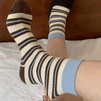 蓝棕条纹袜+勃肯鞋！简直是把复古感焊在脚上！条纹秋冬袜子女棉