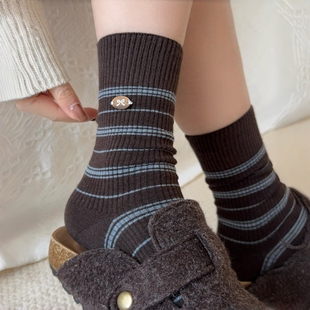属实有点好看~复古咖色系可太搭秋冬了~高级感满满~袜子女中筒堆