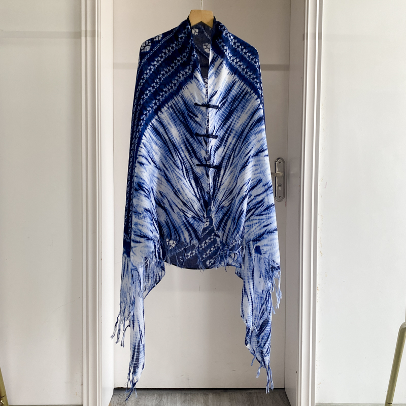 2024秋冬云南古镇旅游拍照名族风蓝染棉麻围巾女盘扣沙漠旅行披肩
