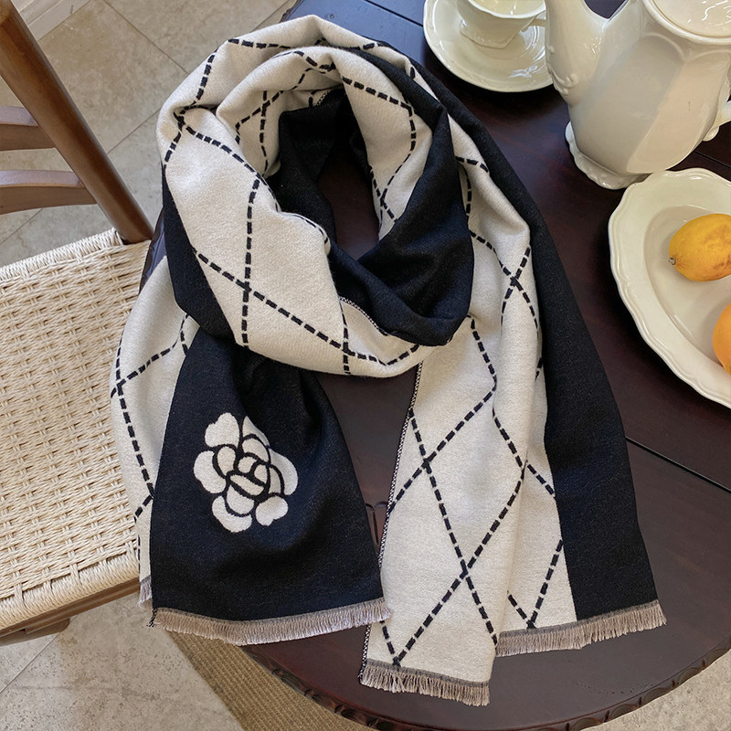 山茶花围巾女冬季时尚洋气加厚仿羊绒披肩两用针织保暖围脖百搭潮