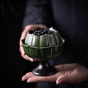 创意陶瓷莲花香炉家用室内复古盘香线香檀香香薰炉香座沉香防火炉