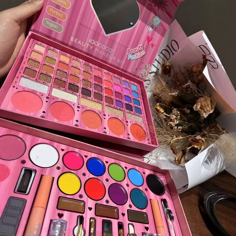 外贸跨境50色水果女孩图案眼影盘哑光珠光腮红一体彩妆盘只供出口