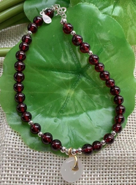 高级感天然石榴石手链女轻奢小众精致平安扣蓬转运珠子手串银配饰