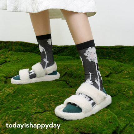 todayishappyday黑白花朵摩登前卫百搭甜酷保暖小众设计中筒袜