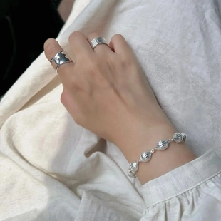 s925银贝壳手链ins韩系轻奢重工手串东大门同款甜酷女生时尚单品