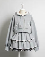 The new sporty suit with a color-blocking bow and a puffy mini skirt from the Japanese brand p for autumn and winter is now in mass production thumbnail 3