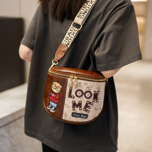 单肩斜挎包高级感百搭通勤手机包