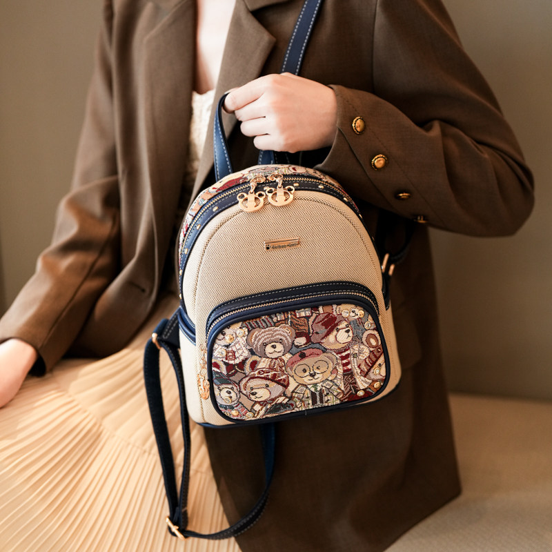 双肩包女包2026新款卡通帆布书包小熊图案大容量百搭休闲撞色背包