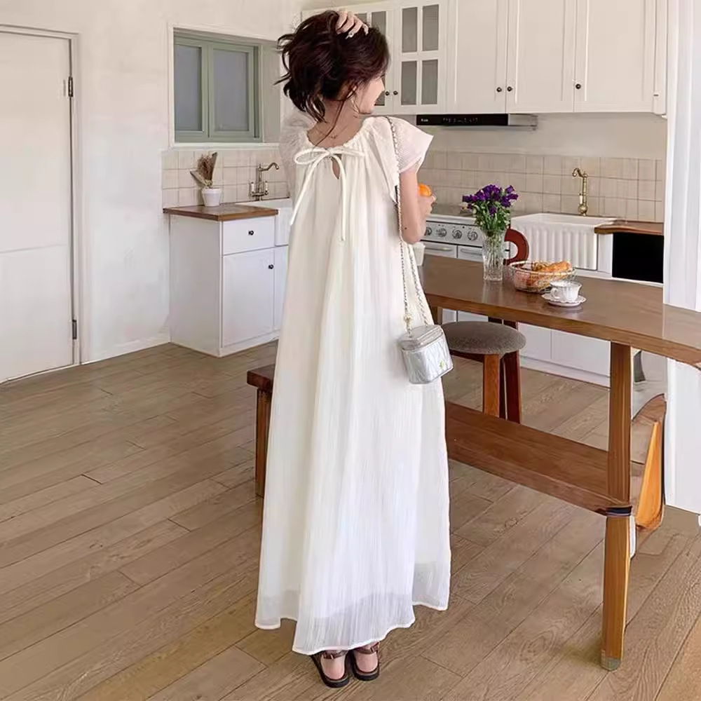 盛夏流行风格法式甜美白色小飞袖挂脖连衣裙女温柔风绝美雪纺长裙