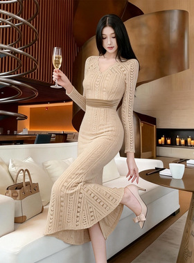 秋冬季新款甜美约会裙大衣打底裙法式V领修身蕾丝气质连衣裙21976