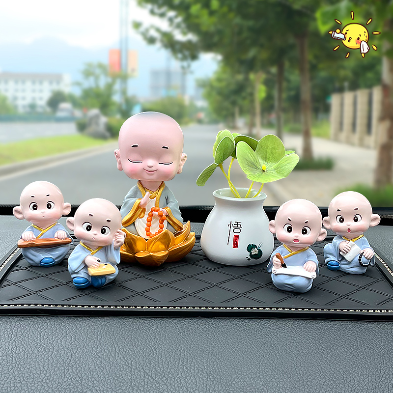 小和尚汽车摆件摇头可爱汽车内饰品摆件高档车载装饰用品2025新款