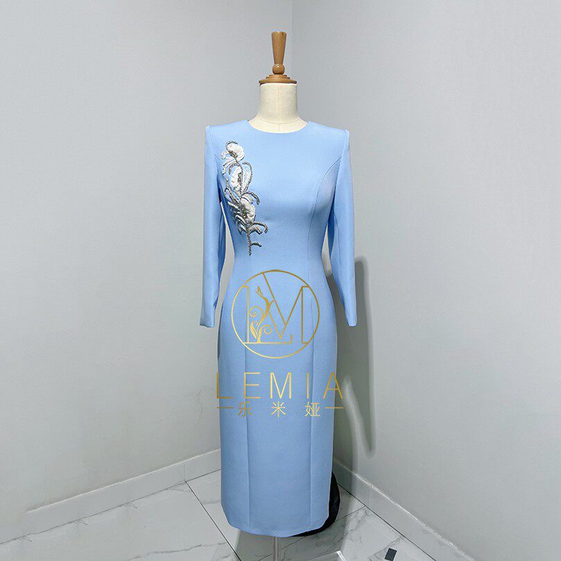 乐米娅知性短款小礼服手工钉珠