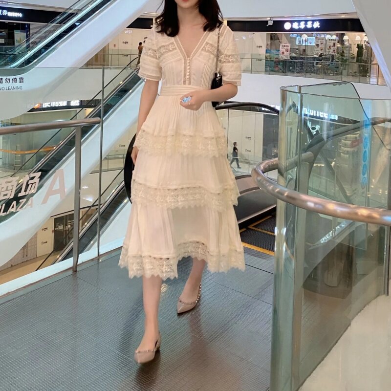 格格家 纯元英国小众s米白色V领蕾丝拼接层叠分层式度假连衣裙
