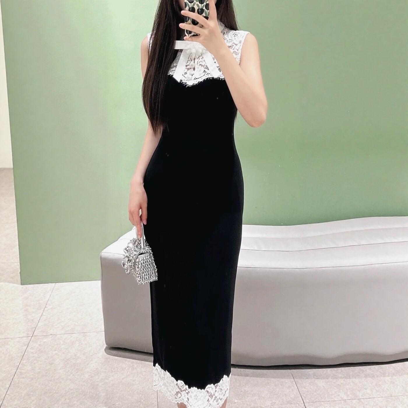 黑撞白醋酸翻领蕾丝边无袖连衣裙