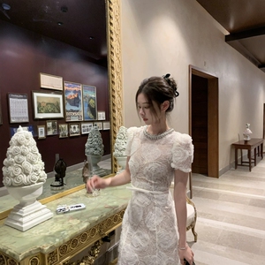 鎏光 白色立体花朵镶钻圆领蕾丝气质包臀鱼尾连衣裙