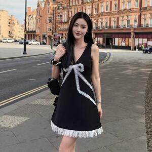 元 黑色蝴蝶结V领背心连衣裙短裙