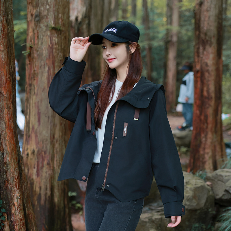 春秋季外套女款冲锋衣2025新款爆款小个子夹克登山服户外软壳薄款