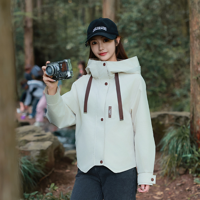 春秋季外套女款冲锋衣2025新款爆款小个子夹克登山服户外软壳薄款