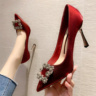 尖头高跟鞋2026年新款绸缎百搭性感水钻法式少女单鞋细跟红色婚鞋