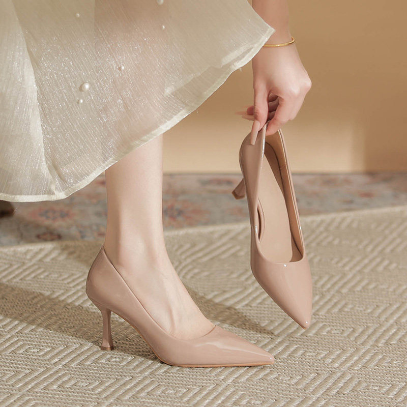 裸色高跟鞋女2026新款漆皮百搭不累脚中跟尖头单鞋黑色职业工作鞋