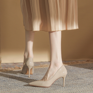 裸色漆皮高跟鞋女职业2025年新款设计感小众气质百搭尖头细跟单鞋