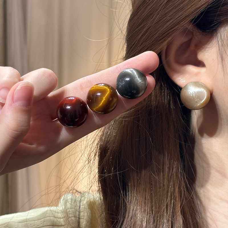 法式复古美拉德秋冬猫眼光耳钉女简约大圆球百搭气质小众高级耳饰