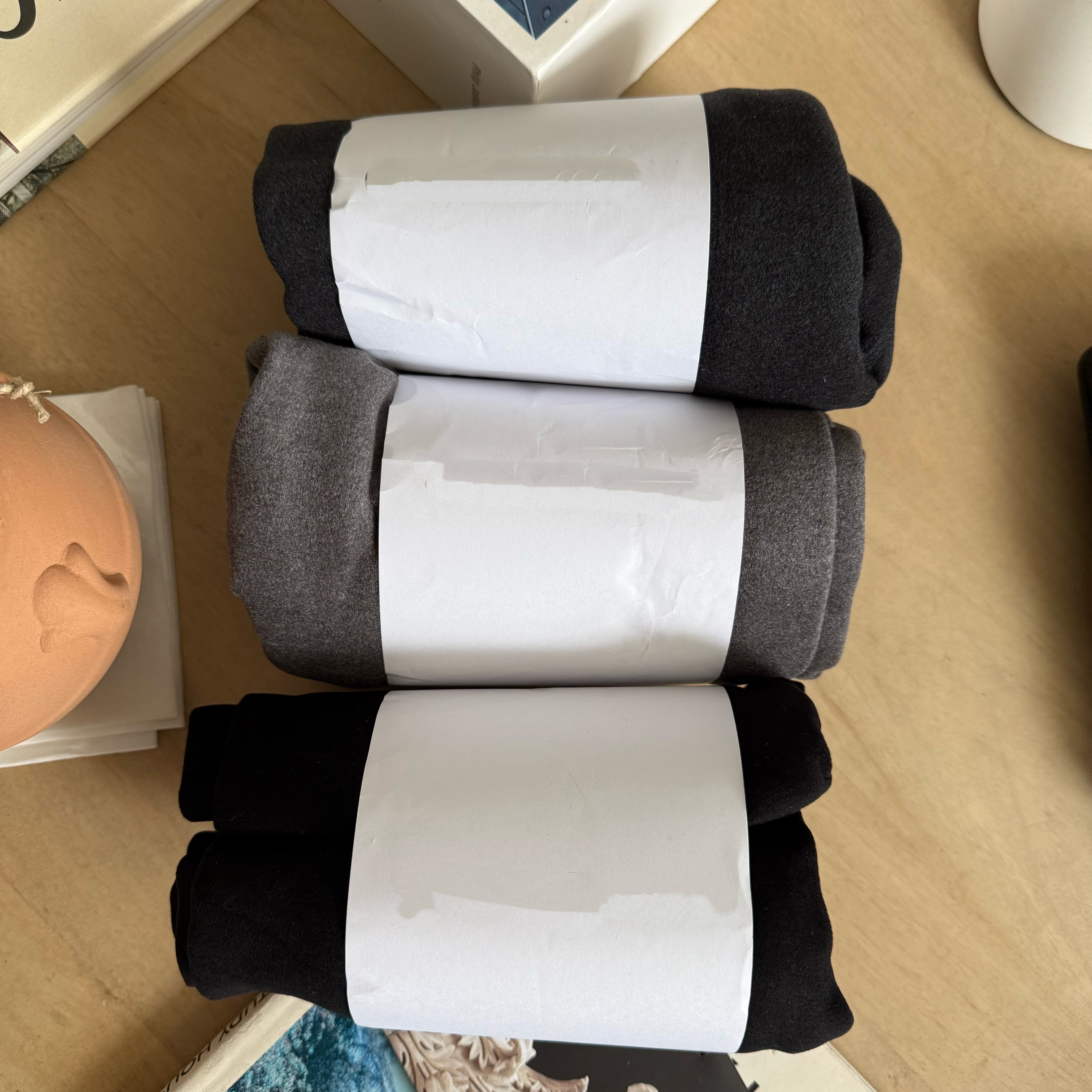 秋冬磨毛三色打底裤面料采用进口黑科技自发热澳绒自发热吸湿排汗