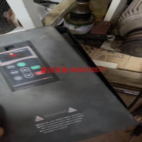 【盘古设备】三晶恒压供水变频器8100－4t015pb15kw实物