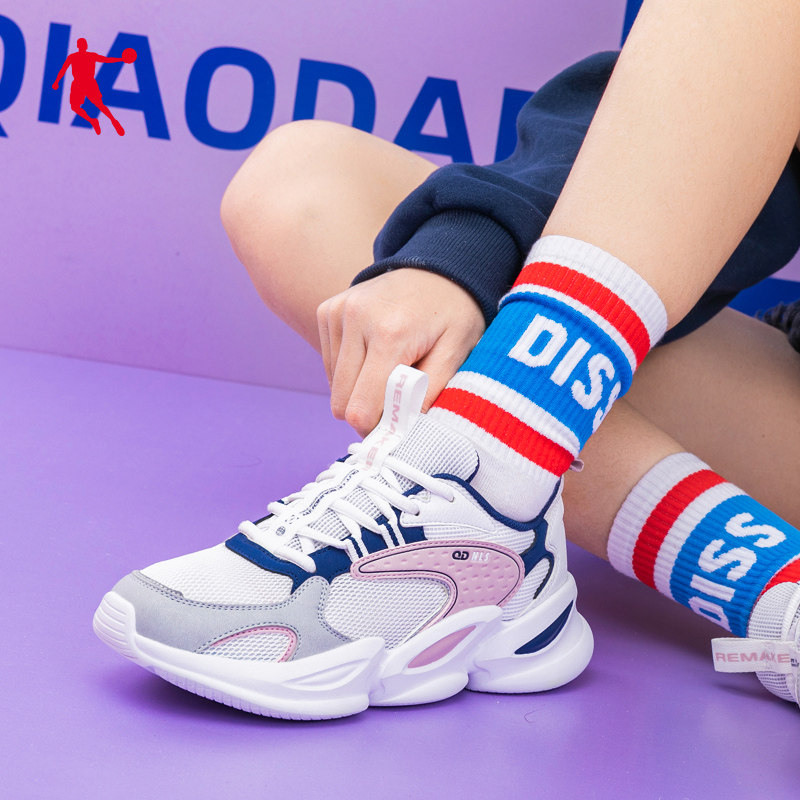 乔丹跑步鞋女轻便运动减震透气网面休闲百搭运动鞋断码清仓35码36