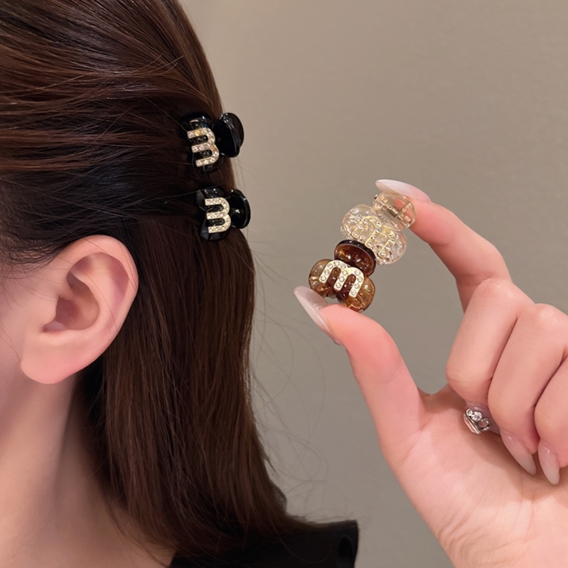 精致又日常~水钻字母抓夹