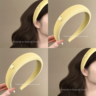 小鸡黄~纯色布艺宽发箍女法式小金标高颅顶发卡原创设计旅行发卡
