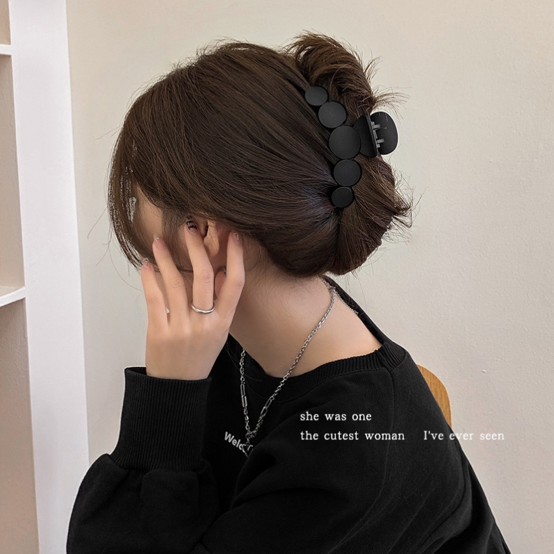 黑色发夹女后脑勺圆形盘发抓夹