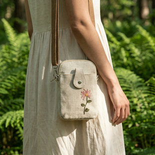 布也民族风手工缝花朵小方包女斜挎包轻便田园风多隔层手机包