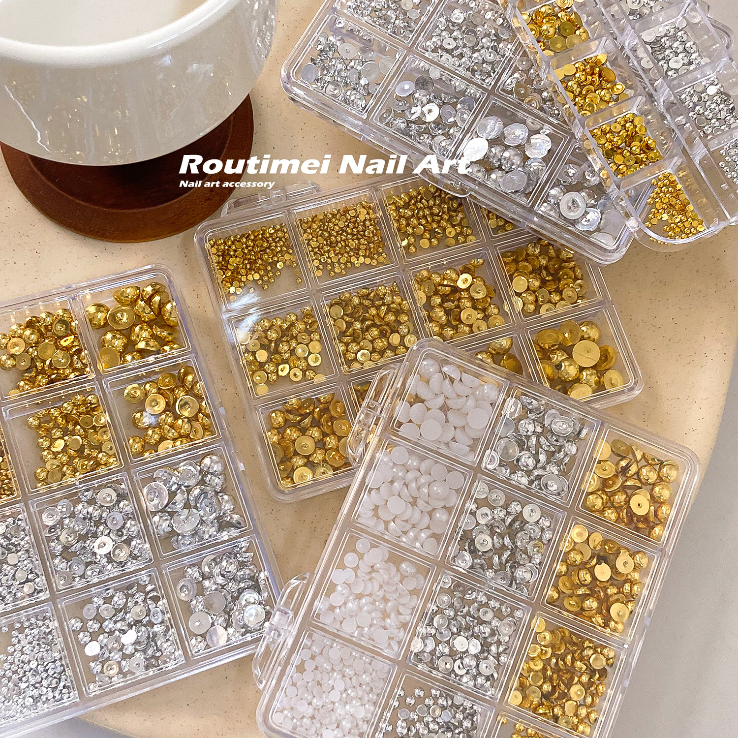 美甲饰品新款12宫格材料盒半圆铆钉金银混装饰品半圆珍珠指甲饰品,彩妆/香水/美妆工具,指甲装饰,淘宝优惠券,粉丝福利购,淘宝优惠卷