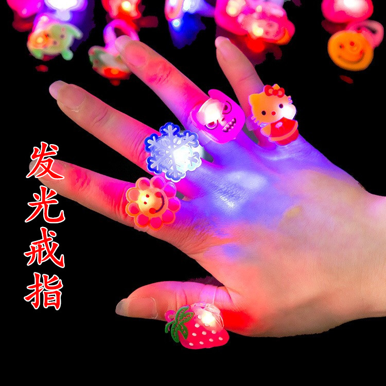 發光玩具兒童獎品禮物創意閃光戒指發光手地攤貨源微商小禮品批發