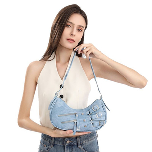 2025新款辣妹单肩冬季牛仔腋下包流行小众高级感机车包朋克风春夏