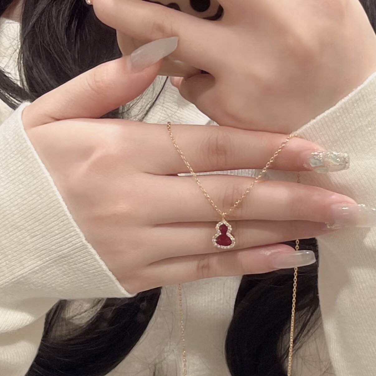 红色葫芦吊坠项链女款镶钻轻奢小众高级感玫瑰金锁骨链2026新款
