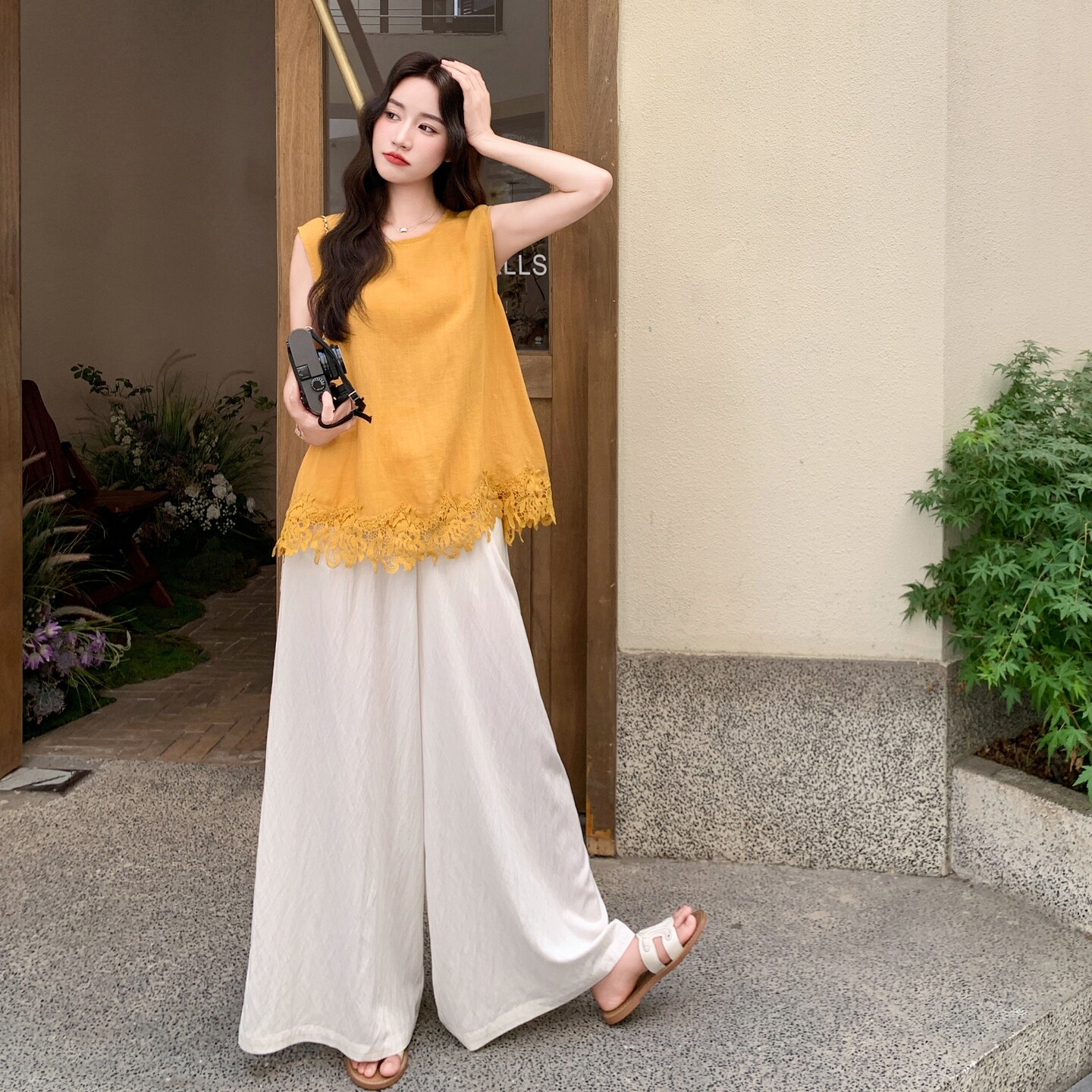 夏季蕾丝拼接无袖上衣女白色阔腿裤套装时尚减龄显瘦两件套超吸睛