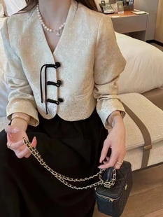 米色两件套上衣2025新中式国风盘扣小香风短外套+黑色吊带连衣裙