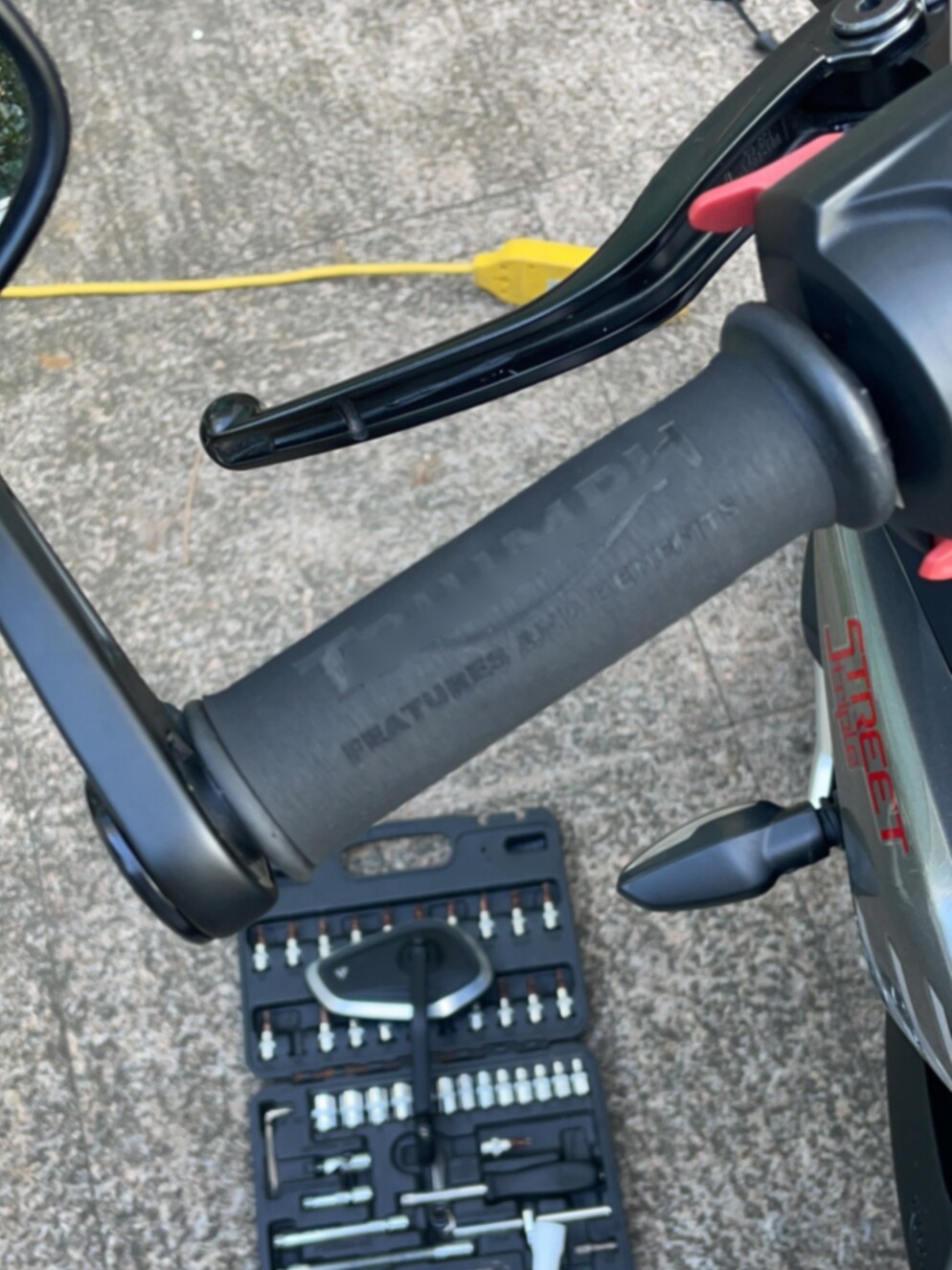 TRIUMPH T100|T120 BOBBER|STREET|SPEED ????트윈 수정 열 수축 핸들 바 고무 슬리브에 적합