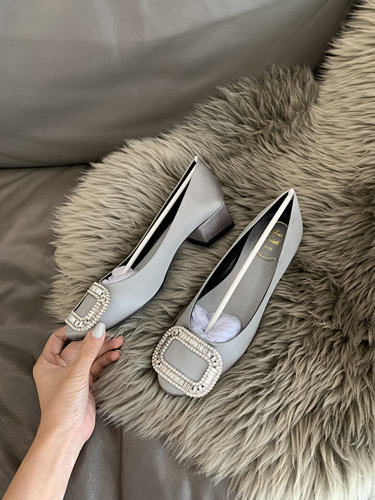 富贵雨 2023升级版 丝绸缎面仿真丝rv水钻方扣粗跟圆头单鞋女婚鞋