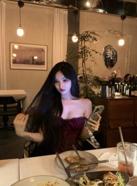 Nada红色蕾丝鱼骨吊带背心女短款修身收腰上衣