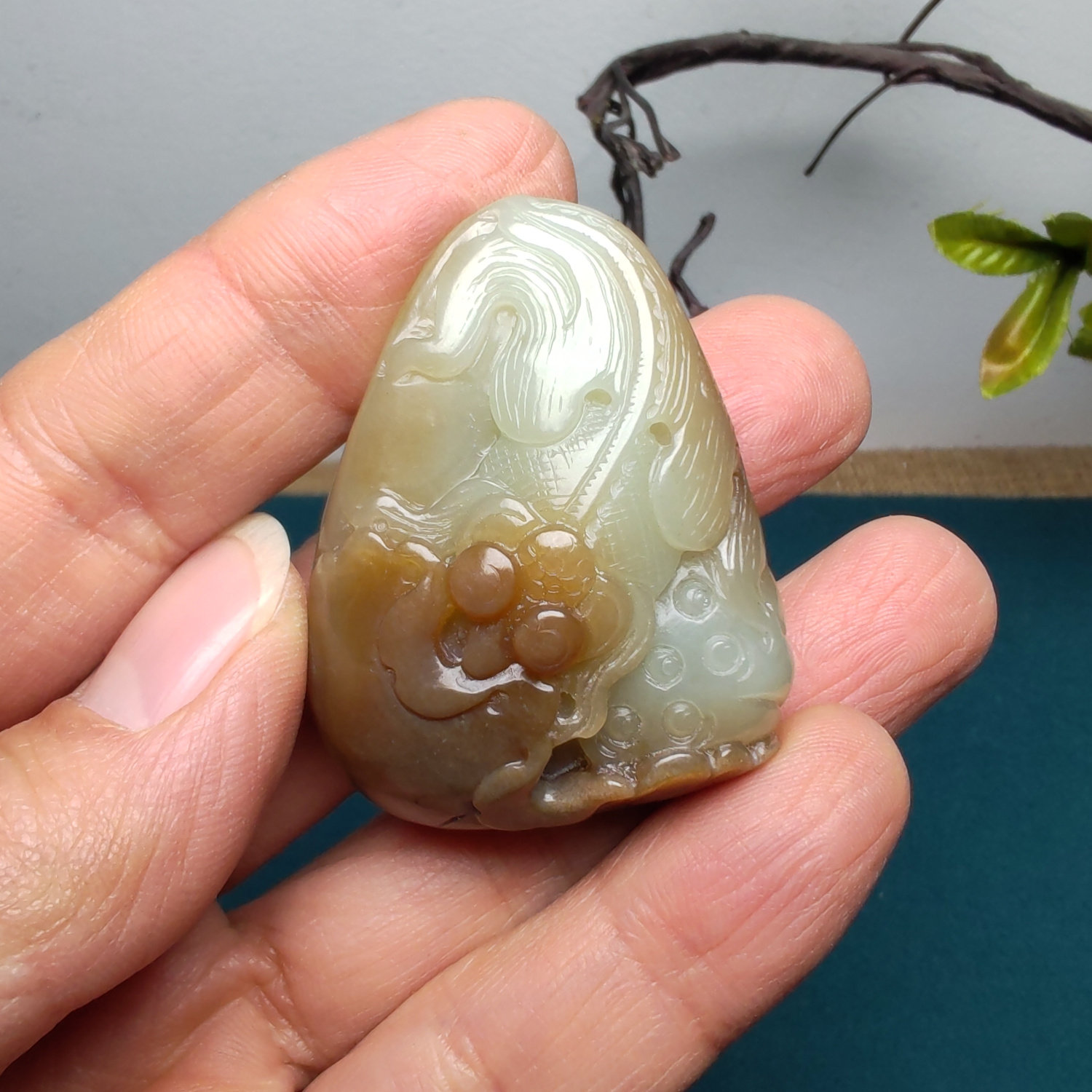 新疆和田玉且末糖青白玉金鱼荷叶莲蓬吊坠挂件男女国风连年有余