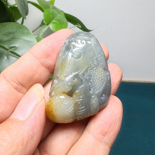 和田玉青花籽料仿古龙吊坠