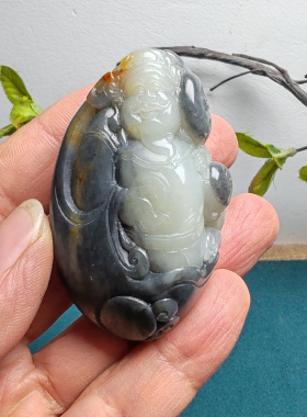 新疆和田玉籽玉青花墨玉财神童子如意手把件珍藏保值精英男财神到