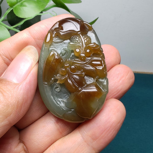 和田玉且末蓝糖玉金鱼莲蓬吊坠