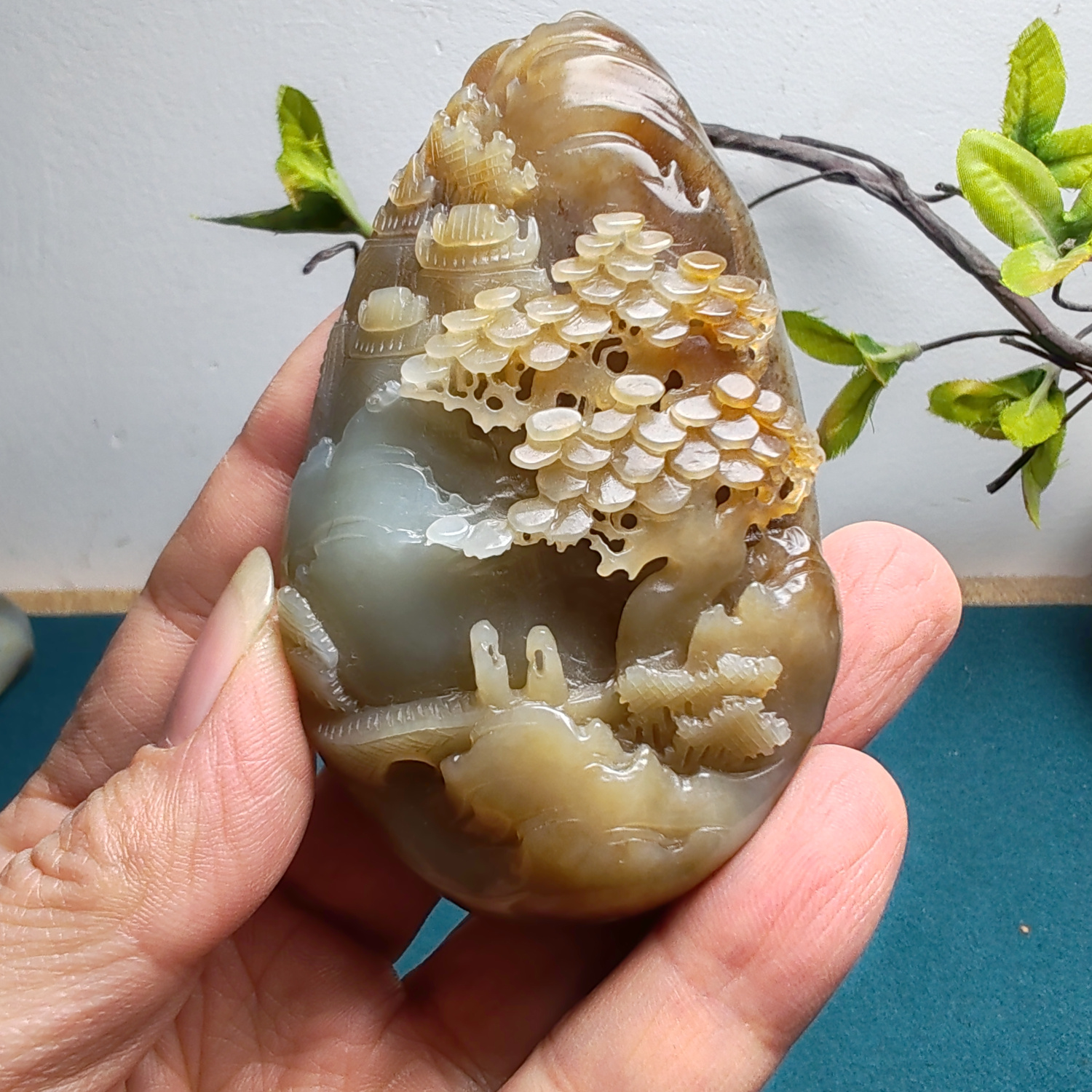 新疆和田玉且末糖青白玉山水意境手把件苏工精雕男女国风宁静致远