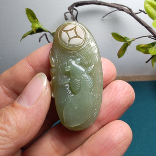 新疆和田玉且末糖青白玉金鱼铜钱蝙蝠吊坠挂件男女国风金玉满堂